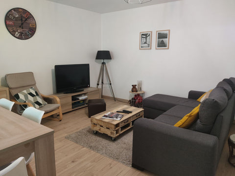 Découvrez ce bel appartement situé a 50m d'un arrêt de bus et a 10 min à pied d'  Bel appartement à proximité de Bordeaux. Entire condo vacation rental 49978226