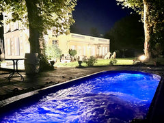 Idéal cours séjours, grande chambre à louer dans une superbe chartreuse située a Bordeaux, France Grande chambre avec salle de douche privée Private room in home vacation rental 24057393