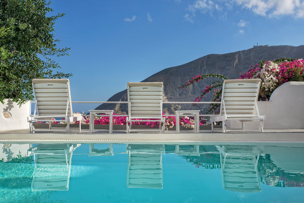 Traditional unique  cave villa,  totally and recently restored, in the beautiful  White Cave Private Villa Cycladic home vacation rental 11422575