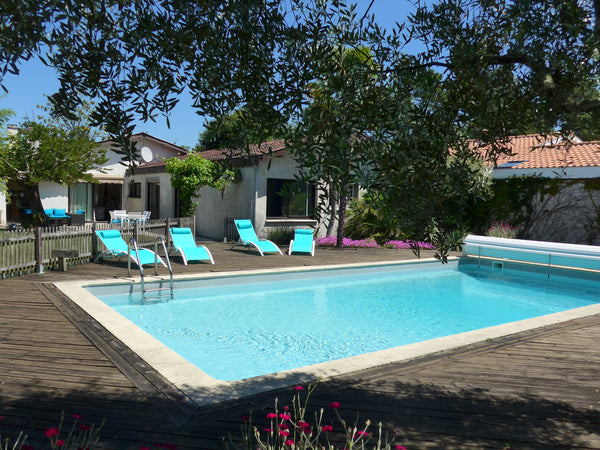 Jean Michel, Véronique et leurs enfants vous accueillent dans leur maison.<br /> Taillan-Médoc, France Maison Familiale avec Piscine Entire home vacation rental 23412657
