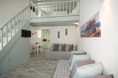 Anna’s house offers a quiet location, inside the cosmopolitan Chora of Mykonos.   Anna's house Cycladic home vacation rental 6689496