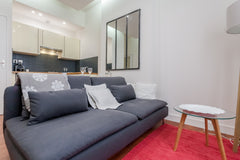 Trés joli  deux pièces avec un  patio aménagé pour se détendre, prendre son peti Bordeaux, France Très Beau 2 pièces/patio au calme Bordeaux centre Entire rental unit vacation rental 5765163