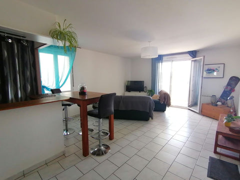 Logement équipé, proche commodités et transports pour vos escapades dans la régi  Bel appartement, vue sur Bordeaux et la Garonne Entire condo vacation rental 658617891479090495