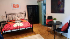 Ich biete Ihnen eine Ferienwohnungen / ein Appartement in verkehrsgünstiger Lage Vienna, Austria Mitten im Dritten "Das Rote" Entire rental unit vacation rental 40627256
