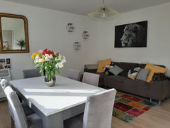 Nous sommes un couple Franco-colombien qui habitent avec un chat nommé Pancho. N Bordeaux, France Brightly and calmly room near Bordeaux center Private room in condo vacation rental 38152852