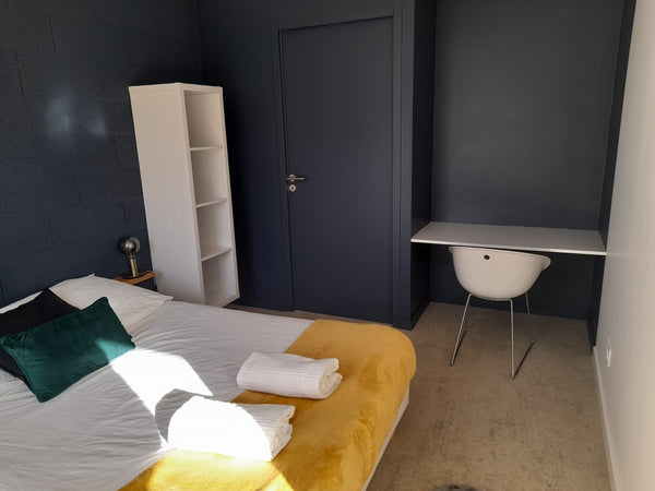 Chambre située en rez-de-jardin donnant sur terrasse et jardin commun aux autres Nouvelle-Aquitaine, France Dans maison avec piscine -chambre tout confort - 1 Private room in townhouse vacation rental 53841977