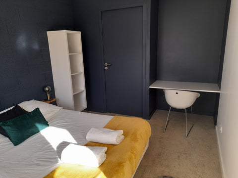 Chambre située en rez-de-jardin donnant sur terrasse et jardin commun aux autres Nouvelle-Aquitaine, France Dans maison avec piscine -chambre tout confort - 1 Private room in townhouse vacation rental 53841977