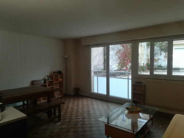 Proche du tram B (place de la Victoire à 5 minutes à pied) et donnant sur une co Cestas, France Appartement T2 - Bordeaux (Victoire) - 48 m² Entire rental unit vacation rental 39549485