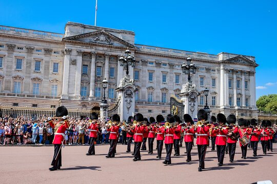 Photographer  Professional Photoshoot Buckingham Palace  Private Tours and Travel Guide Europe London CITY London Destination Tour