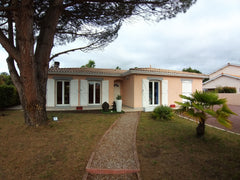 Maison chaleureuse rénovée dans un quartier résidentiel, proche foret. Parking e Saint-Médard-en-Jalles, France Maison avec jacuzzi proche Bassin et Bordeaux Entire home vacation rental 23301635