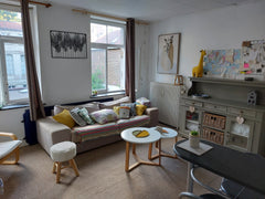 Appartement très bien situé, au 1er étage d'une maison Bruxelloise typique. Appa Mons, Belgium *. Chez Marie.* Entire rental unit vacation rental 18478853