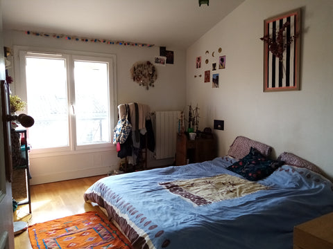 La maison  se situe proche de la GARE (5min à pieds), de l’incontournable marché Bordeaux, France jolie chambre lumineuse dans colocation Private room in townhouse vacation rental 24593297