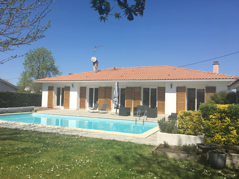 Grande maison de 170M2 de plein pied, lumineuse, spacieuse, calme avec piscine.< Eysines, France Grande maison avec piscine proche de Bordeaux Entire home vacation rental 24462663