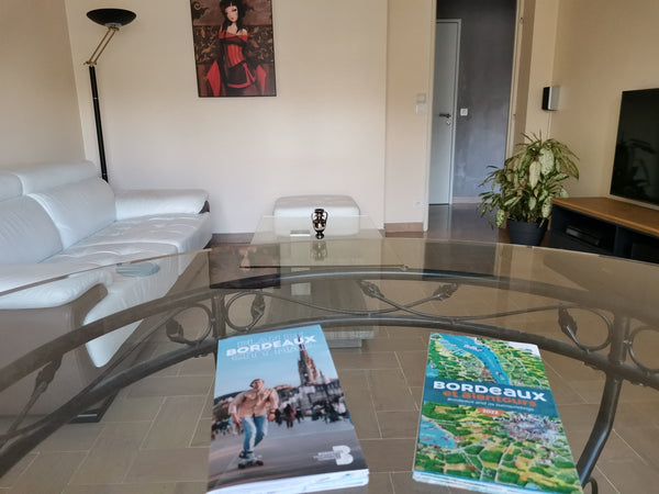 Situé sur les boulevards (barrière d'Arès) à 20 mn à pied du centre historique d  Appartement entier T2 + place de parking sécurisé Entire condo vacation rental 660759076462836067