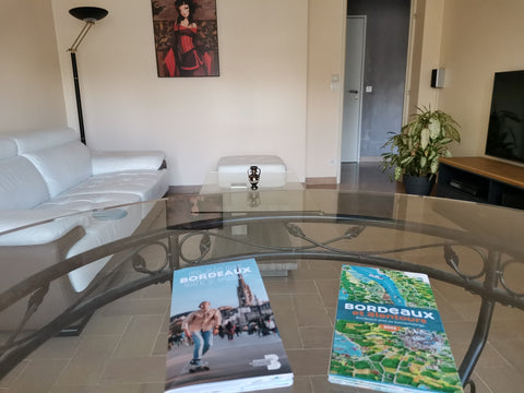 Situé sur les boulevards (barrière d'Arès) à 20 mn à pied du centre historique d  Appartement entier T2 + place de parking sécurisé Entire condo vacation rental 660759076462836067