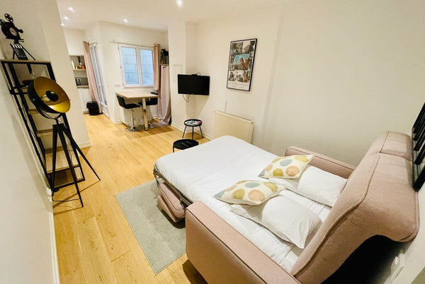 Nice Studio for 2 people with a balcony, located in the center of Bordeaux and c  Furnished Studio in The Center of Bordeaux Entire rental unit vacation rental 569982334238481689