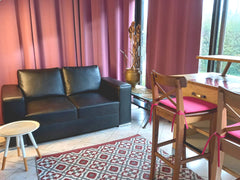 L hébergement vous est privatisé.<br />Il n y a aucun espace en commun.<br /><br  Pied-à-terre indépendant, privatisé, et calme. Entire place vacation rental 43746400