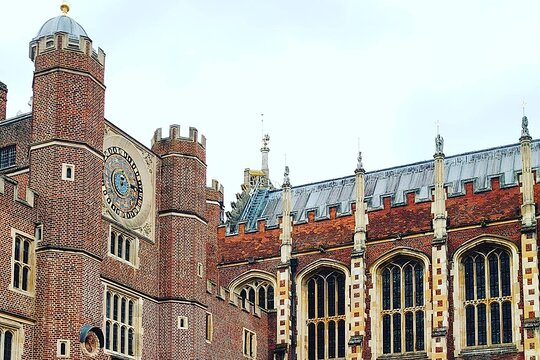 Private Bespoke Hampton Court Palace Tour  Private Tours and Travel Guide Europe London CITY London Destination Tour