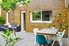 Idéalement située, à 200 mètres du tram B "Barrière Saint Gènes" et à 5 min en t Paris, France Belle maison familiale avec terrasse à St Genes Entire home vacation rental 43975063