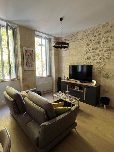 Cet appartement se trouve dans un immeuble datant d’avant 1900, rénové entièreme Bordeaux, France Bordeaux appartement de charme quartier historique Entire rental unit vacation rental 662951674636617469