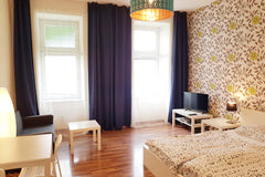 Quiet and friendly studio on 1st floor (no elevator). Free WLAN, cable TV.<br /> Vienna, Austria Quiet studio in Alxingergasse Entire rental unit vacation rental 2300488