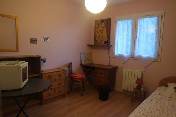 Proche de Bordeaux mais dans un environnement très verdoyant et à distance raiso Pessac, France En solo à Pessac/Bourgailh Private room in home vacation rental 42346660