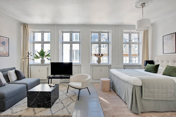 Stay right in the heart of the capital and discover why everyone is falling in l Copenhagen, Denmark Bright and charming city flat for six in downtown Copenhagen. All yours. Entire rental unit vacation rental 566953333212472144