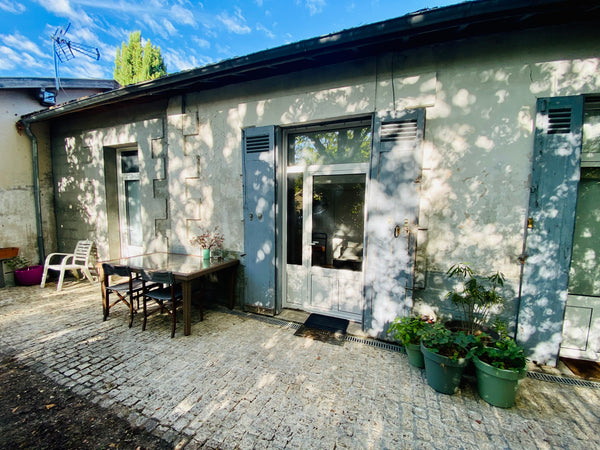 Petit appartement indépendant de 18m2 qui donne sur jardin arboré.<br />Vous ête Bordeaux, France Charmant petit duplex à 10mn du centre de Bordeaux Entire rental unit vacation rental 24465302