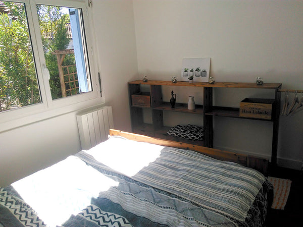 T2  dans une maison avec jardin , située dans les vignes du Haut Brion,  quartie Bordeaux, France Petite Maison  2 pers - 1 lit Bordeaux  Pessac  T2 Entire home vacation rental 26318817