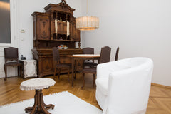 Meine Unterkunft ist in der Nähe der Mariahilfer Straße, der größten Einkaufsstr Vienna, Austria Viennese charm, quiet and centrally located Entire condo vacation rental 15429230