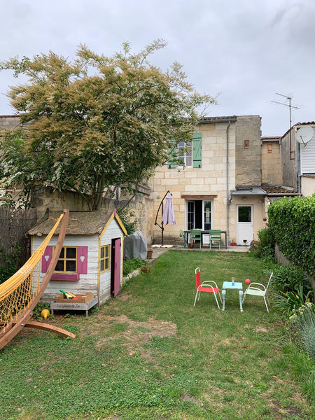 Notre maison typique en pierre bordelaise est située au coeur du Vieux Lormont,  Bordeaux, France Maison avec jardin au coeur du Vieux Lormont Entire townhouse vacation rental 631695599142253733