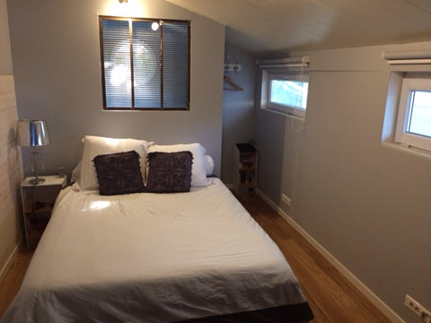 Chambre agréable de 18m2 tout confort avec literie de 140, équipée d’un bureau,  Blanquefort, France Belle chambre cosy indépendante à Blanquefort Entire guesthouse vacation rental 23353045