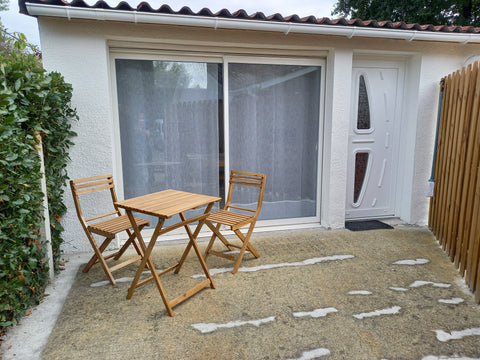 Le studio POM,  pour deux personnes, est dans un cadre verdoyant en face du parc Pessac, France Studio POM Entire rental unit vacation rental 42785530