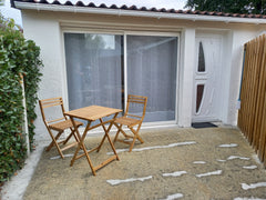 Le studio POM,  pour deux personnes, est dans un cadre verdoyant en face du parc Pessac, France Studio POM Entire rental unit vacation rental 42785530