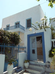 In centro città, si trova questa stupenda casa di due piani,  luminosissima. D'e Greece Terry, center Agia Marina. Nice room quite&economy Private room in townhouse vacation rental 27828520