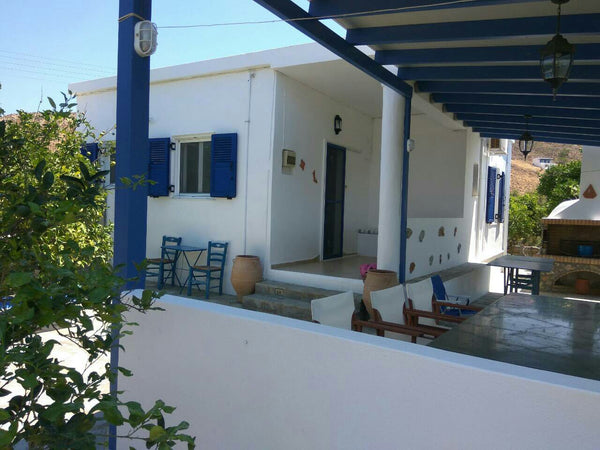 Το σπίτι βρίσκεται περίπου ένα χιλιόμετρο μακριά από το λιμάνι της Σερίφου και μ  Κυκλαδίτικο σπίτι στην όμορφη Σέριφο Cycladic home vacation rental 26844968