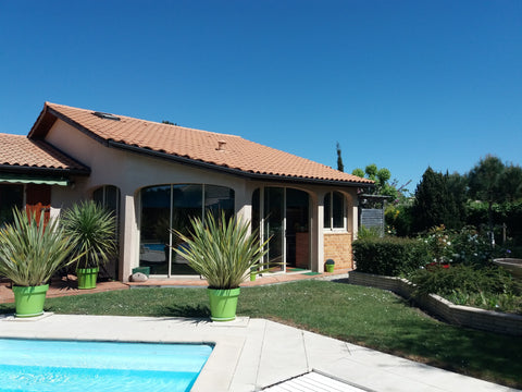 Appartement indépendant 48m2  mitoyen villa propriétaires  discrets avec vue sur Bordeaux, France Bel appartement 48 m2 piscine  12km de Bordeaux Entire guesthouse vacation rental 32460139