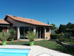 Appartement indépendant 48m2  mitoyen villa propriétaires  discrets avec vue sur Bordeaux, France Bel appartement 48 m2 piscine  12km de Bordeaux Entire guesthouse vacation rental 32460139