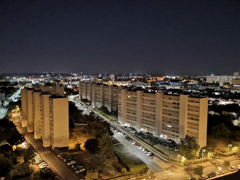 Idéalement situé dans le quartier calme de Ravezies, notre appartement se situe  Nouvelle-Aquitaine, France Grand appartement lumineux avec vue sur les ponts Entire rental unit vacation rental 45229587
