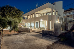 Efrossini Suites is located in Akrotiri, in the Kounoupidiana area, close to uni  Efrossini - Luxurious 3 level apartment house Entire rental unit vacation rental 658363595627211954
