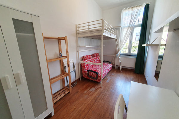 Cette chambre d'étudiant offre un accès facile aux boutiques et restaurants popu  Sympathique chambre dans une colocation Private room in casa particular vacation rental 659935684768121697