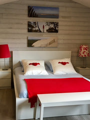 Nous vous proposons notre chambre d'amis. Vous pourrez y séjourner tranquillemen Nouvelle-Aquitaine, France La Chambre d'Amis Private room in townhouse vacation rental 25827542