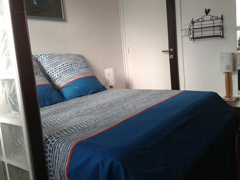 The location of this little independant room is excellent, 2 bus lines go to the Lyon, France Independant room close to the Parc de la Tête d'Or Private room in rental unit vacation rental 13387350