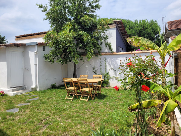 Hello,<br /><br />I'm offering you a pretty independent room, completely new, wi Bordeaux, France A lovely housing on the doorsteps of Bordeaux! Private room in townhouse vacation rental 44326220