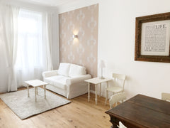 Das Apartment wurde gerade renoviert und neu eingerichtet. Die U3 mit der man so Vienna, Austria Top located vintage apartment Entire condo vacation rental 16687397